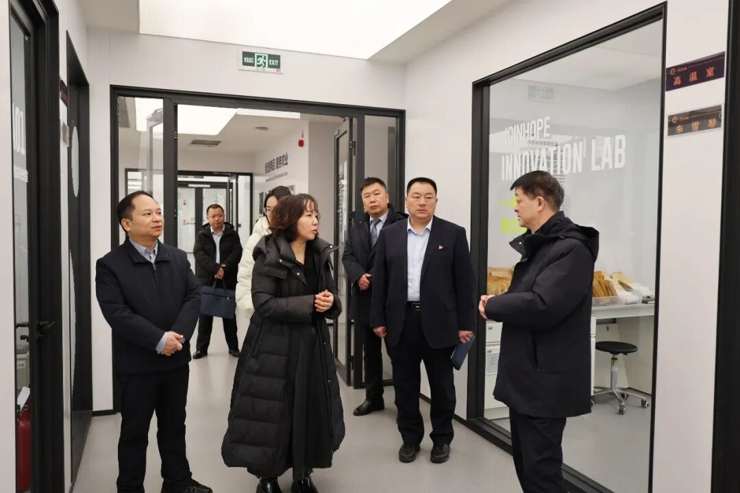 集团要闻丨新疆农商银行昌吉中心支行党委书记、行长魏兴国一行到九圣禾产业园参观调研